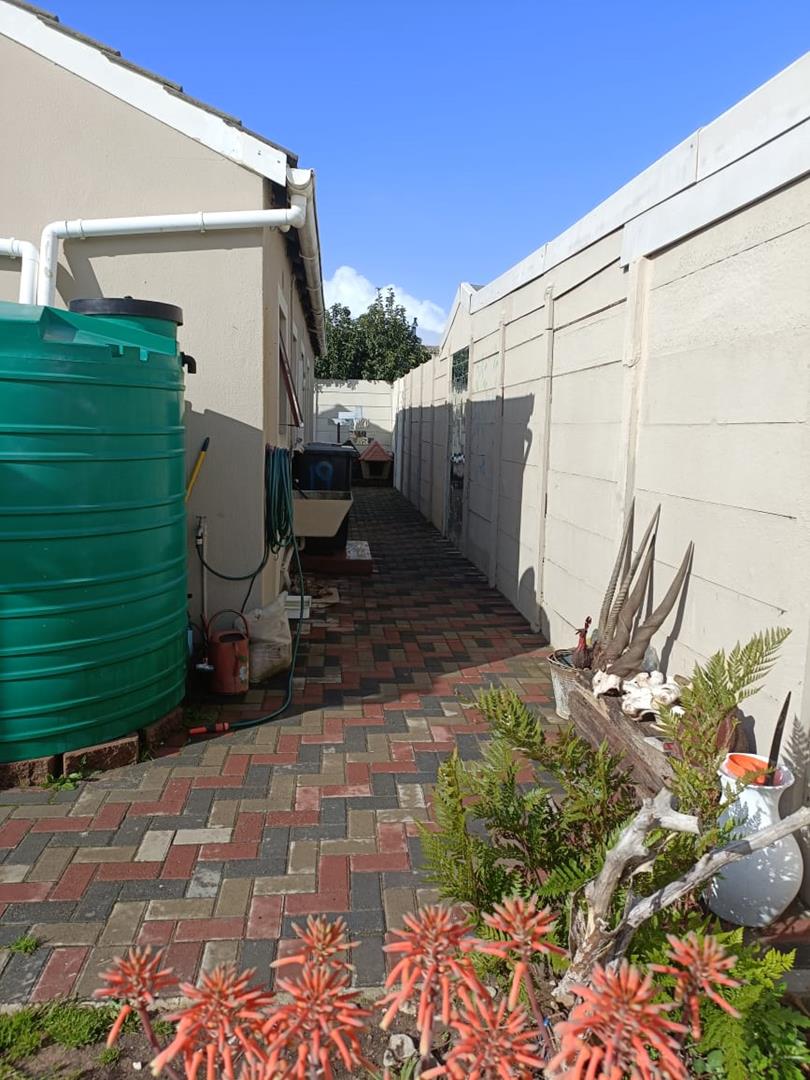 5 Bedroom Property for Sale in Victoria Park Western Cape